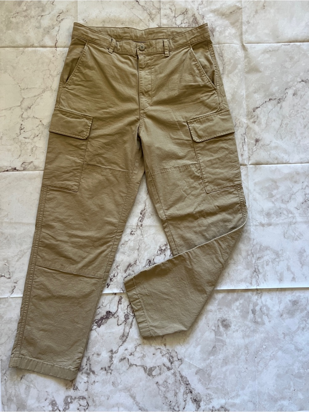 UNIQLO Men’s Classic Cargo Utility Pants in khaki/tan